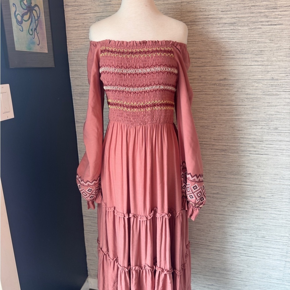 Hailey & Co Embroidered dress. NWT. Worn on or off shoulder. Flowy & fresh. Sz M